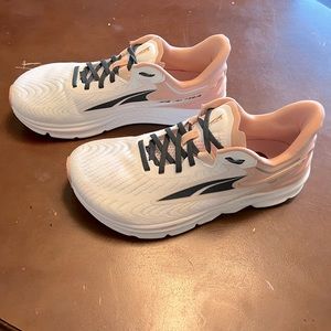 Altra women’s size 8 Torrin 6 running shoes NWOB